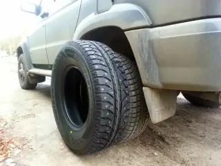 Коли міняти гуму на зимову? Українських водіїв попередили про штрафи 8500 грн та небезпеку доріг