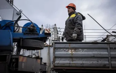 Росія вдарила по енергетиці Донеччини: область без світла, поїзди стоять