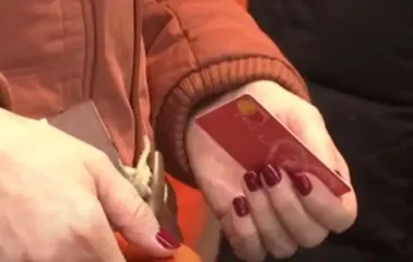 Ваша картка допоможе шахраям: українців попередили про схему