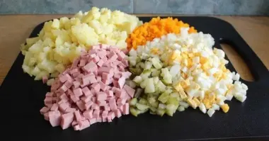 Как за 10 минут сварить морковь и картошку на оливье: этим трюком пользуются все повара