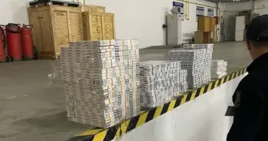 На кордоні зі Словаччиною 43-річна жінка намагалася перевезти майже 1800 пачок сигарет
