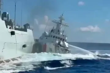 Применили водометы и пошли на таран: Китай и Филиппины вступили в конфликт из-за спорных территорий (видео)