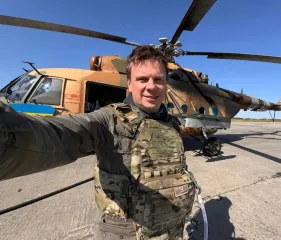 Задокументировал охоту на БПЛА во время тревоги: Комаров создал спецвыпуск о работе ПВО (видео)