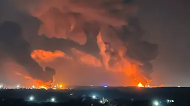 В Феодосии дроны разбомбили российскую нефтебазу: насчитали более 10 взрывов (видео)