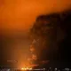 В Феодосии вспыхнул пожар на нефтебазе после повторной атаки дронов (видео)
