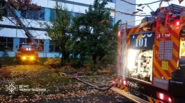 Оккупанты попали по промпредприятию в Нежине и по жилому сектору в Сумах: бушевали пожары