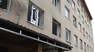 Россияне нанесли удар дроном по общежитию в Харькове