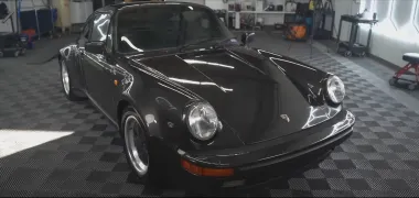 Простоял 19 лет в гараже: обнаружен заброшенный спорткар Porsche 80-х за $170 000 (видео)