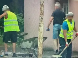 В в/ч на Львовщине солдат вместо службы отправляли класть брусчатку (фото)
