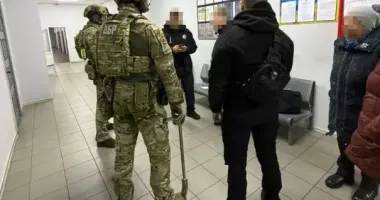На Київщині затримали правоохоронця, який за 10 000 доларів "кришував" наркобізнес