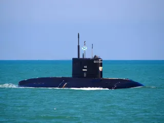 В НАТО высмеяли подводную лодку РФ "Новороссийск", "ковыляющую домой" от берегов Франции