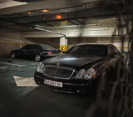 В Киеве обнаружили паркинг с редкими роскошными авто из Германии (фото)