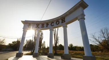 РФ атакувала Херсон і вбила літню жінку, за життя чоловіка борються медики