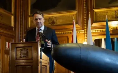 Sikorski brought "shahed" to British Parliament, which Russia is using to terrorise Ukraine. PHOTO