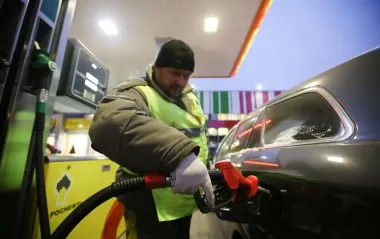 Паливна криза в РФ. Де найбільш відчутні наслідки ударів по НПЗ