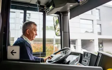 Пенсія працюючих пенсіонерів зростає швидше: які виплати в жовтні 2025 року