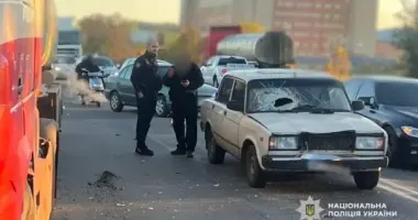 На Одещині водій автомобіля "ВАЗ" збив 76-річну жінку, яка переходила проїжджу частину у невстановленому місці