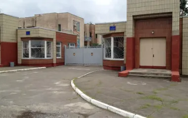 Ексклюзив чи фейк? Що відомо про скандал довкола умов збірного пункту на ДВРЗ у Києві