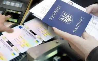 Співробітниця ДМС Влада Калина придбала авто Tesla Model Y, а доходи чоловіка начальника районного ТЦК не вказала