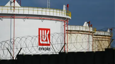 Британія ввела масштабні санкції проти російської нафти