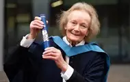 Женщина из Северной Ирландии завершила обучение, которое начала 70 лет наза