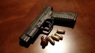 На Київщині чоловік під час сварки вистрілив просто в обличчя товаришу: чим усе закінчилося