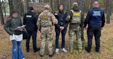 На Волині затримали чоловіка, який пропонував прикордоннику 2000 доларів за незаконний перехід кордону