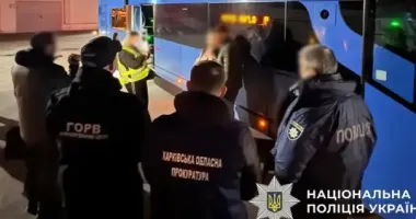 На Харківщині затримали жінку, яка "продавала" дівчат за кордон для інтимних послуг
