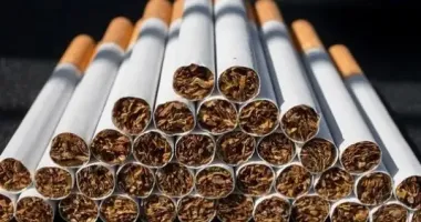 Теневой рынок сигарет в Украине снова растет: что угрожает курильщикам и бюджету