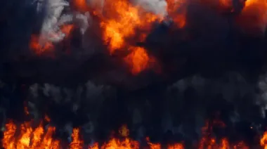 Ночная атака на Крым: в Гвардейском горит нефтебаза, в Симферополе прогремели мощные взрывы