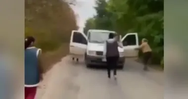 На Хмельнитчине женщины заблокировали авто ТЦК: полиция устанавливает участниц инцидента