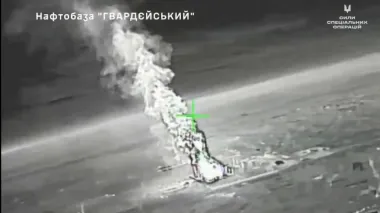 Украинские дроны поразили нефтебазы, склад и РЛС в Крыму: в ССО показали кадры попаданий (видео)
