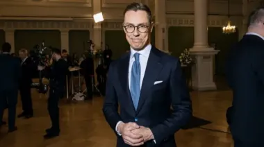 Президент Фінляндії розповів, як змусити РФ до переговорів "силою батога"