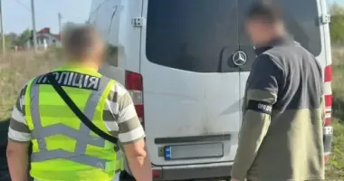 Перевізник із Тернополя влаштував бізнес на незаконному переправленню чоловіків за кордон