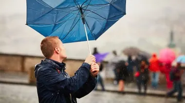У неділю по всій Україні пройдуть дощі, подекуди з мокрим снігом