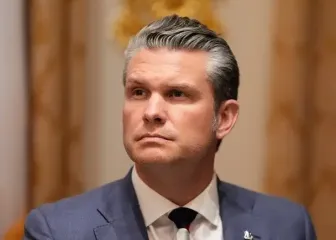 Венс заступився за Гегсета щодо "триколору" на краватці