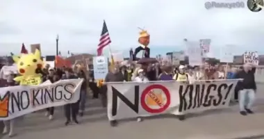 Масштабні протести проходять у США проти Дональда Трампа під гаслом "Ні королям"