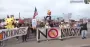 Масштабные протесты проходят в США против Дональда Трампа под лозунгом: "Нет королям"