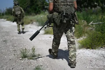 Штурмовики в шлепанцах без "броников": в ВСУ рассказали о новой тактике РФ в Донецкой области (видео)