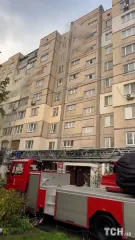 У Києві горить багатоповерхівка: задимлення у багатоповерхівці змусило мешканців евакуюватись