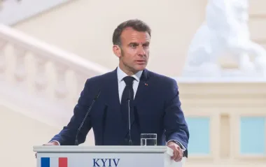 Циничное посягательство на наследие: Макрон высказался о резонансном ограблении Лувра