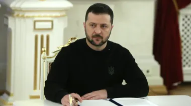 Зеленский просит продлить военное положение и мобилизацию