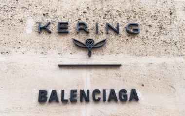 Gucci и Balenciaga меняют направление: владелец брендов Kering продает косметический бизнес L'Oreal за €4 млрд