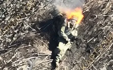 Ukrainian drone sets backpack on fire - occupier burned alive. VIDEO