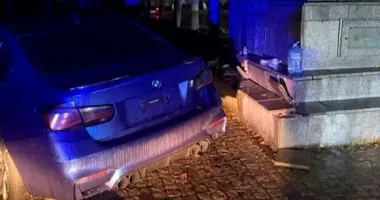 У Харкові водій врізався в стелу пам'ятника: є постраждалі