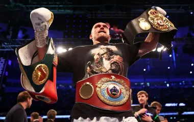 Коли та проти кого повернеться Усик: радник чемпіона злив інформацію The Ring