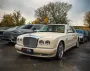 В Киеве заметили редкий люксовый седан Bentley с "алкогольным" названием (фото)