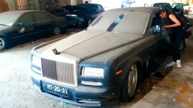 В заброшенном 5-звездочном отеле обнаружили большой элитный автопарк (видео)