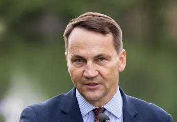 "Disgusting." Sikorsky publicly shamed Orban's team