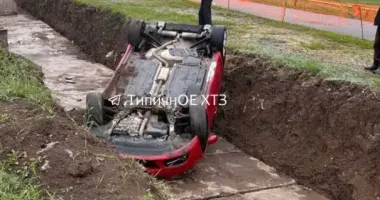 У Харкові біля Палацу Спорту перевернулось авто